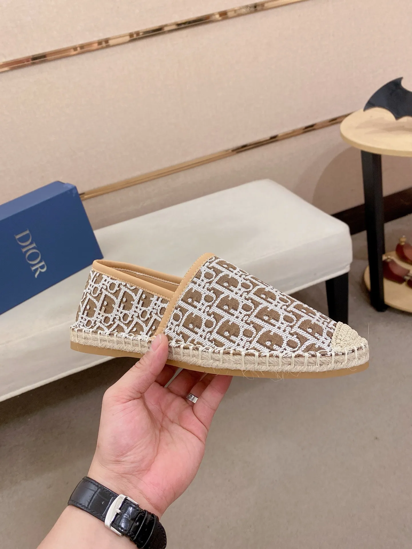 Factory price: 400💰High quality [Dior·Dior] 💫Men's latest slip-on Loaf casual shoes ✔️The original version is available at the counter simultaneously. 1:1 replica🏍️Fabrics: Italian imported fabrics, pure hand-drawn threads, raw rubber breathable and non-slip outsole, lining breathable and comfortable lambskin, 100% comfortable density, original rubber outsole wear-resistant ✔️Code number: 38-44, you deserve it, (Note: 37, 45, 46 can be customized, non-refundable and non-exchangeable)